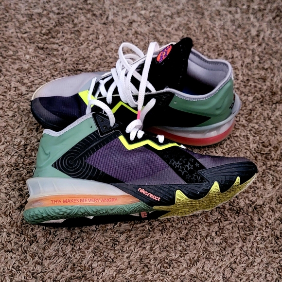 Nike Lebron 18 low Space Jam Bugs and Marvin sneakers - Picture 4 of 8